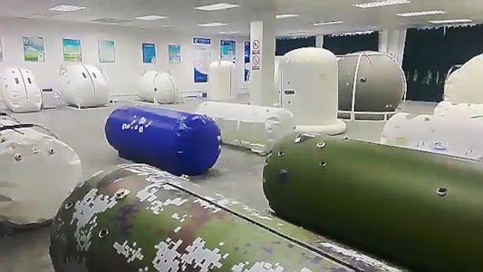便攜式民用微高壓氧艙可以放在家中使用，售價較便宜。
