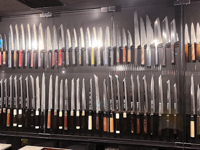 刀具廠製作不同用途的刀子。