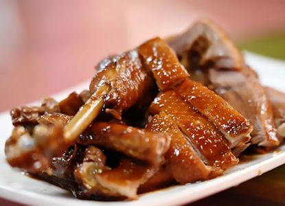 五味鵝集酸甜苦辣鹹香於一身，肉質有咬口，鵝皮不膩帶清香。