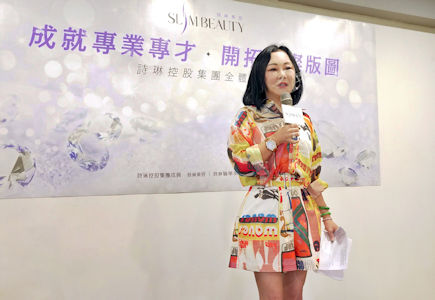 Fanny一直培養美容人才，不斷開拓市場。