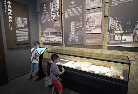 「文化互通」展示佛教自海路傳入情況。