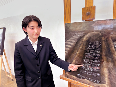 其中一位學生講解她對原爆的印象。