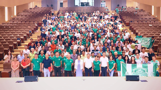 新一屆校友會理事大合照。