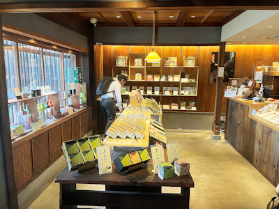 店內售賣與茶有關的產品。