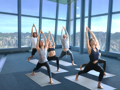 在100樓高空做瑜伽，俯瞰維港之餘，亦可以修復身心靈。